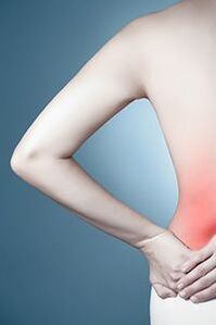 El dolor constante en la parte baja de la espalda es la segunda etapa de la osteocondrosis.